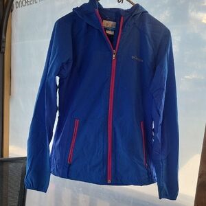 Vintage Y2k Columbia Light Blue Jacket with Subtle Pink Details